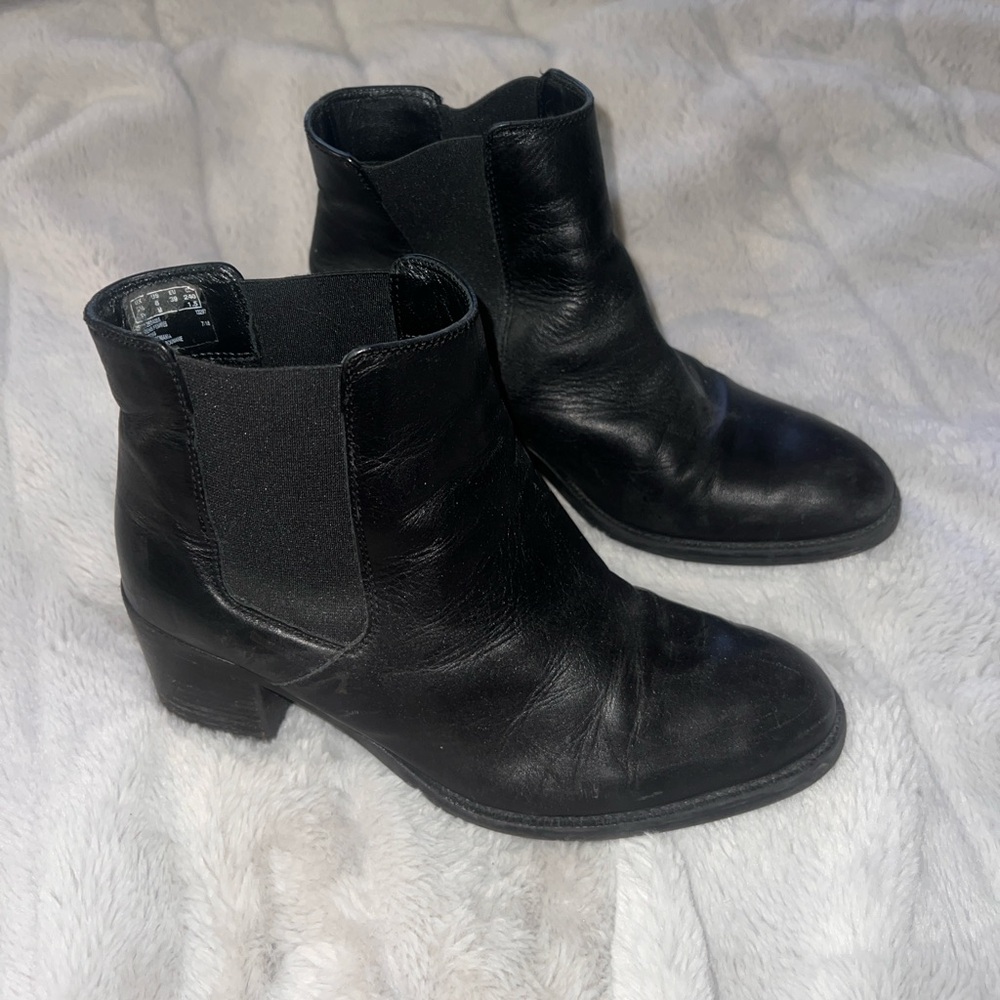 Clark's Black Leather Women's Ankle Boots - Classic Chelsea Style